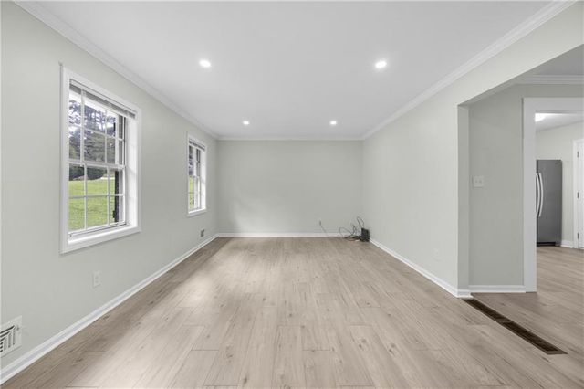 5809 Oakleaf Way, Stone Mountain, GA 30087