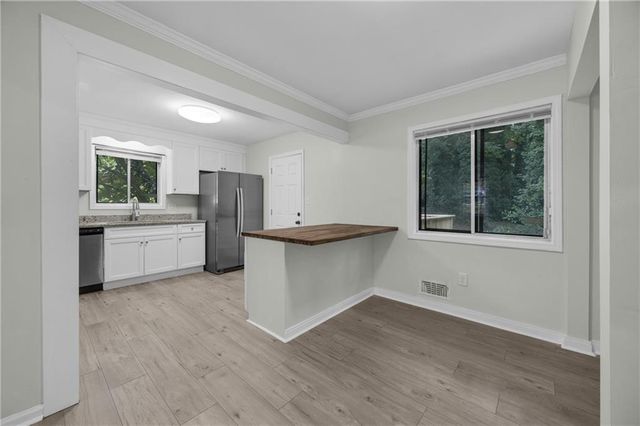 5809 Oakleaf Way, Stone Mountain, GA 30087