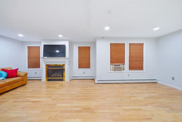 39 Hawthorne 39, Boston, MA 02119