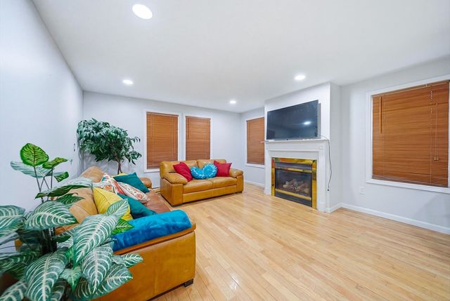 39 Hawthorne 39, Boston, MA 02119