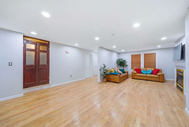 39 Hawthorne 39, Boston, MA 02119