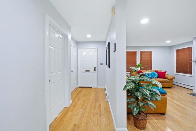 39 Hawthorne 39, Boston, MA 02119