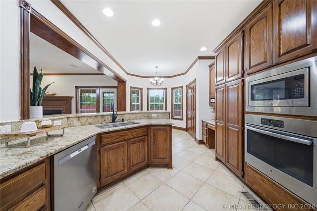 6511 E 83rd Place, Tulsa, OK 74133