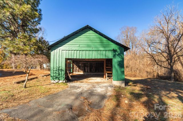 156 Payne Road, Thomasville, NC 27360