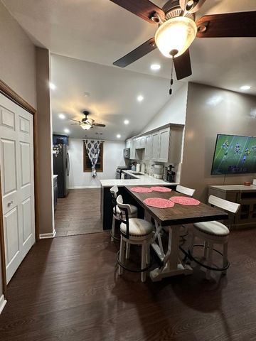 10032 S Cicero Avenue, Oak Lawn, IL 60453