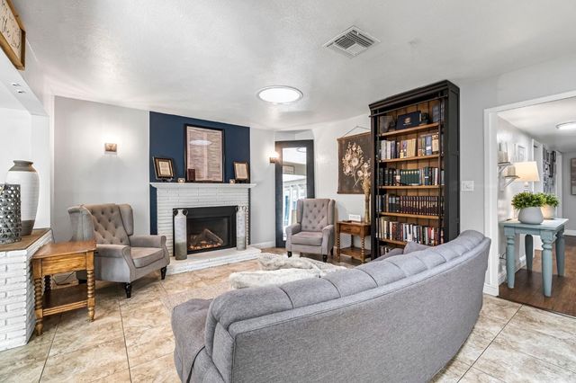 1511 E Almendra Drive, Fresno, CA 93710