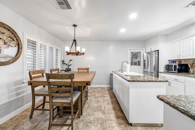 1511 E Almendra Drive, Fresno, CA 93710