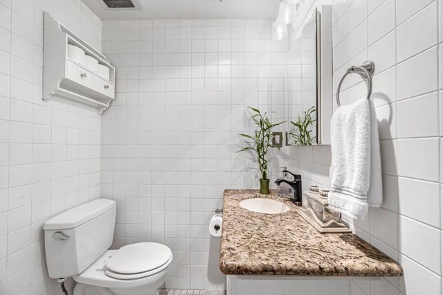 1511 E Almendra Drive, Fresno, CA 93710