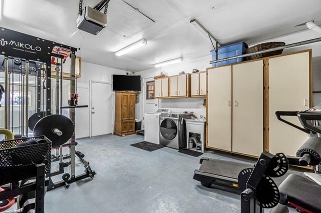 1511 E Almendra Drive, Fresno, CA 93710