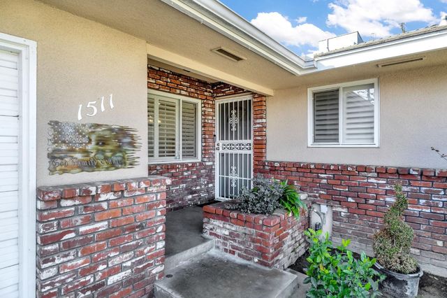 1511 E Almendra Drive, Fresno, CA 93710