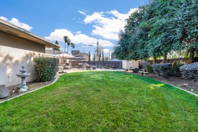 1511 E Almendra Drive, Fresno, CA 93710