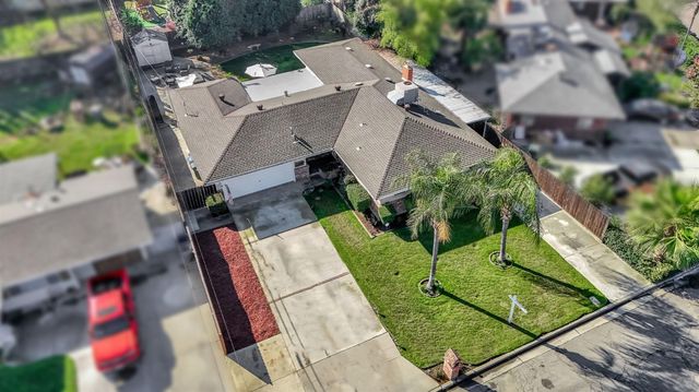 1511 E Almendra Drive, Fresno, CA 93710