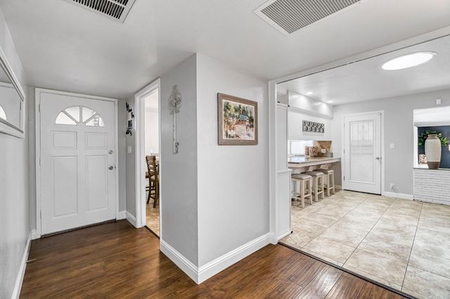 1511 E Almendra Drive, Fresno, CA 93710