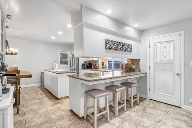 1511 E Almendra Drive, Fresno, CA 93710