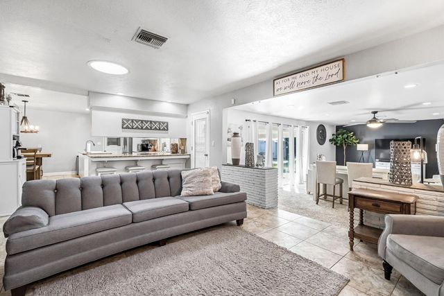 1511 E Almendra Drive, Fresno, CA 93710