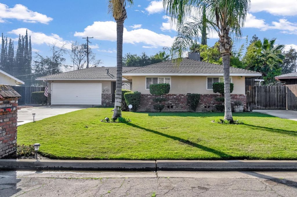 1511 E Almendra Drive, Fresno, CA 93710