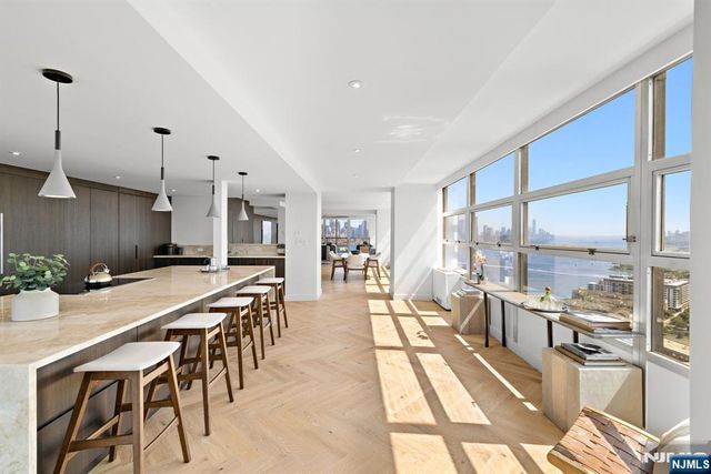 6050 Boulevard East 22GH, West New York, NJ 07093