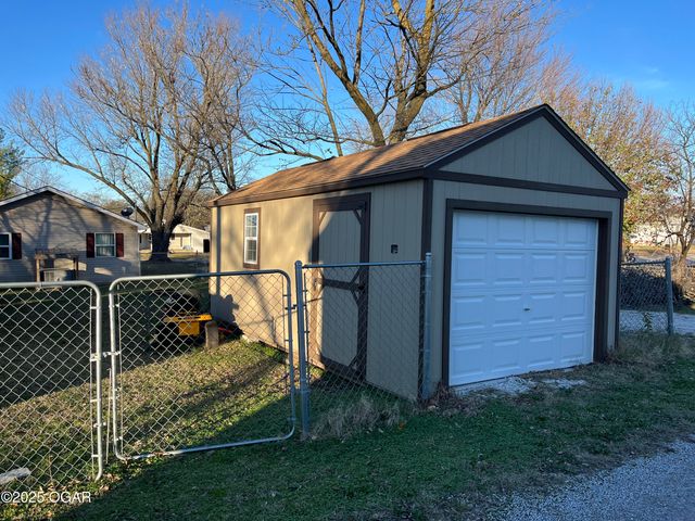 712 W Austin Street, Webb City, MO 64870