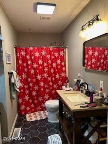 712 W Austin Street, Webb City, MO 64870