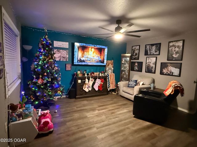 712 W Austin Street, Webb City, MO 64870