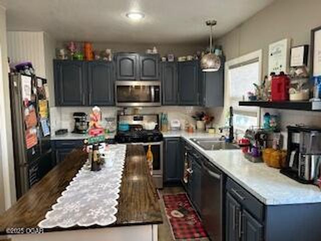 712 W Austin Street, Webb City, MO 64870