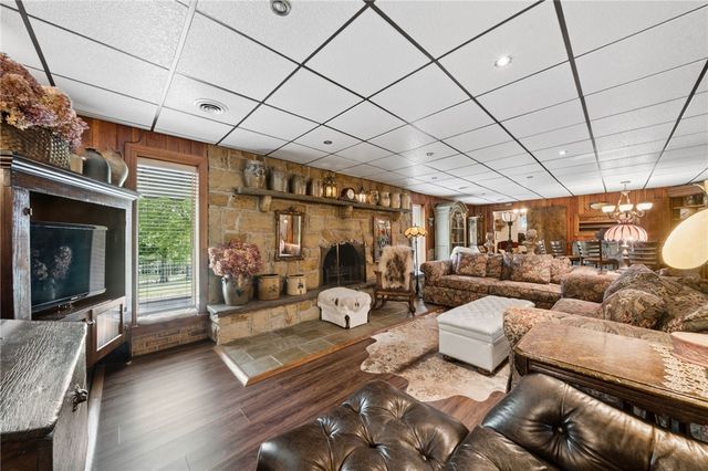 100 Lee Ln, Allegheny Twp, PA 15656