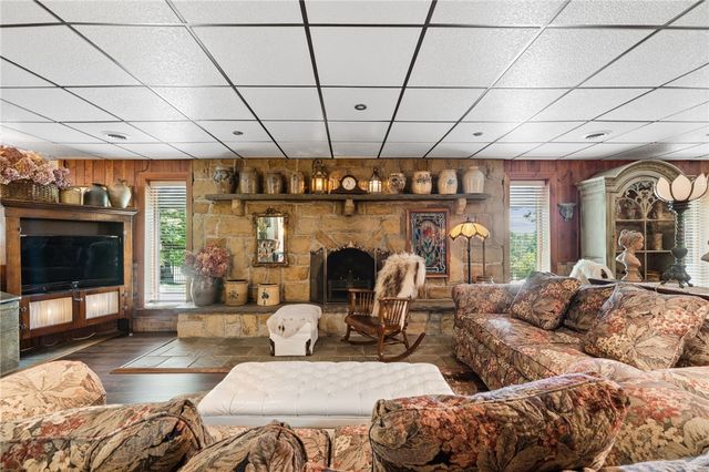 100 Lee Ln, Allegheny Twp, PA 15656