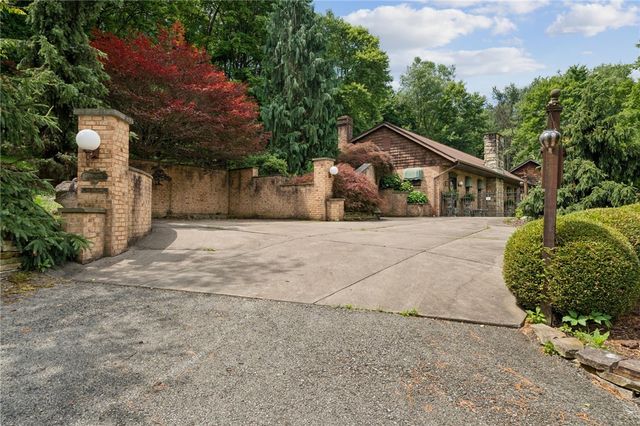 100 Lee Ln, Allegheny Twp, PA 15656