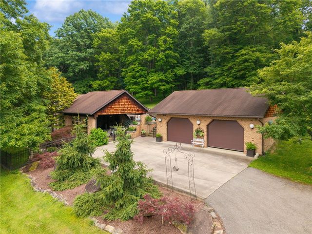 100 Lee Ln, Allegheny Twp, PA 15656