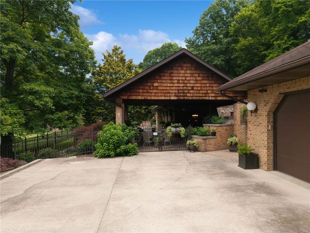 100 Lee Ln, Allegheny Twp, PA 15656