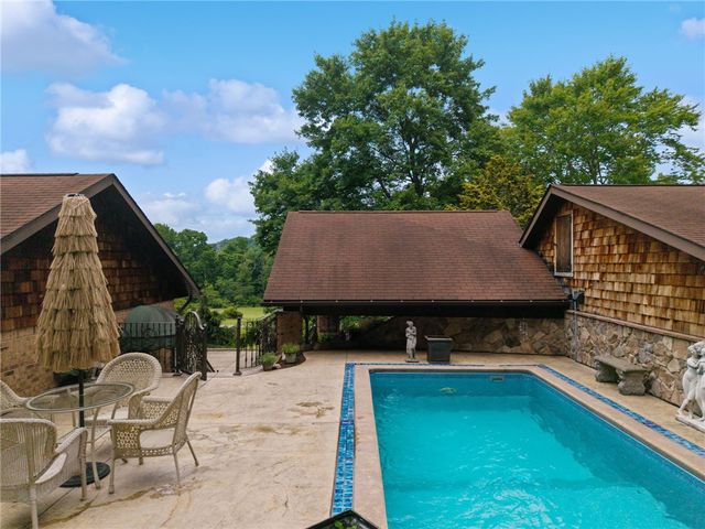 100 Lee Ln, Allegheny Twp, PA 15656