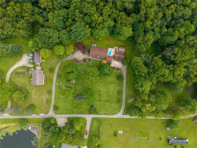 100 Lee Ln, Allegheny Twp, PA 15656
