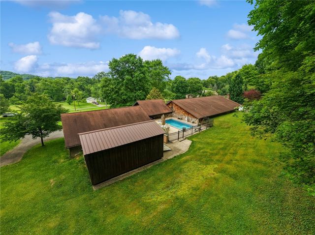 100 Lee Ln, Allegheny Twp, PA 15656