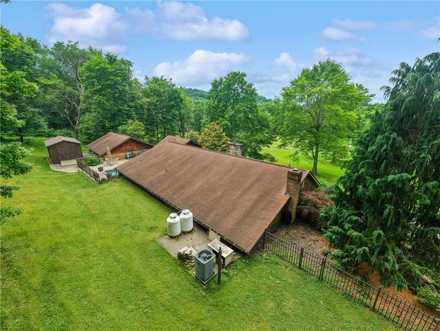 100 Lee Ln, Allegheny Twp, PA 15656