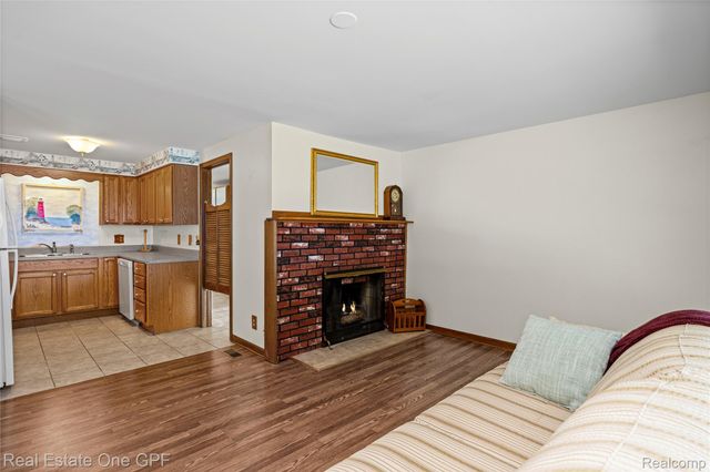 5871 Manor Drive, Fort Gratiot Charter Township, MI 48059