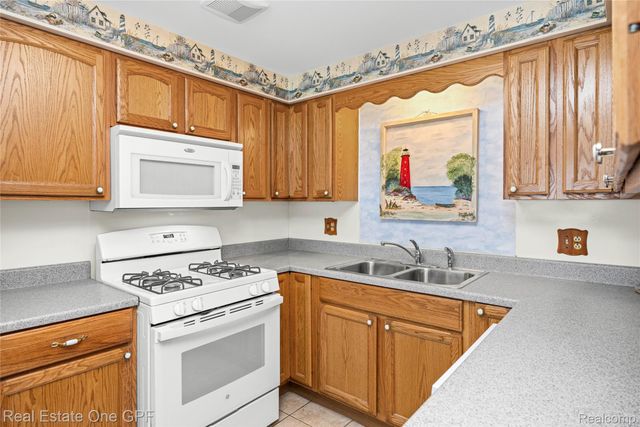 5871 Manor Drive, Fort Gratiot Charter Township, MI 48059