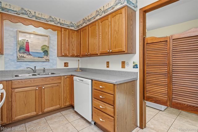 5871 Manor Drive, Fort Gratiot Charter Township, MI 48059