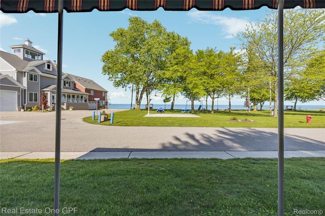 5871 Manor Drive, Fort Gratiot Charter Township, MI 48059