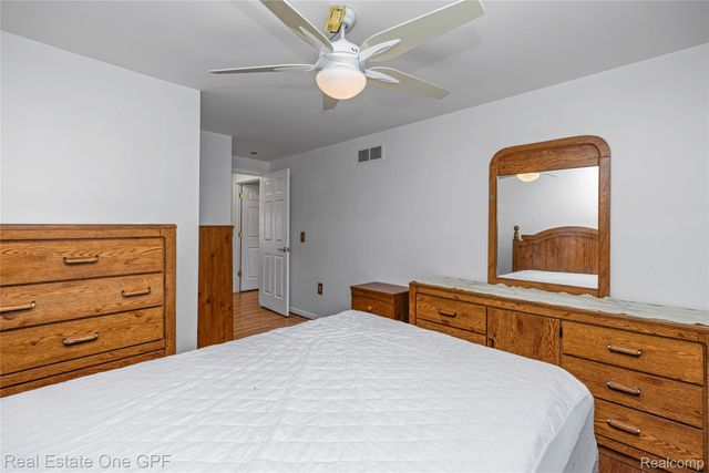 5871 Manor Drive, Fort Gratiot Charter Township, MI 48059