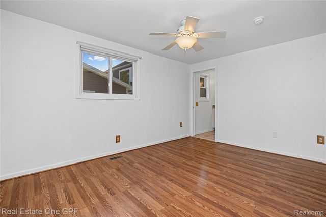 5871 Manor Drive, Fort Gratiot Charter Township, MI 48059