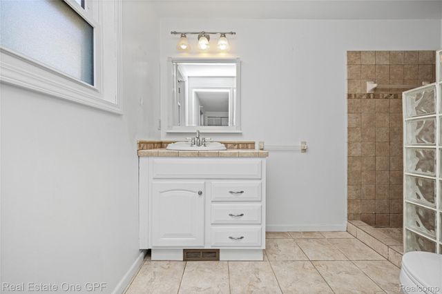 5871 Manor Drive, Fort Gratiot Charter Township, MI 48059