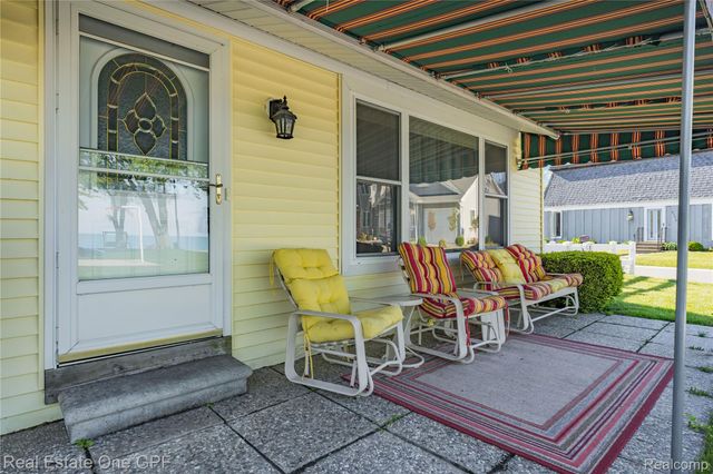 5871 Manor Drive, Fort Gratiot Charter Township, MI 48059