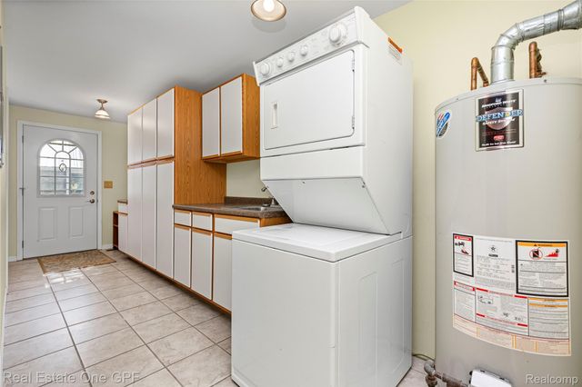 5871 Manor Drive, Fort Gratiot Charter Township, MI 48059