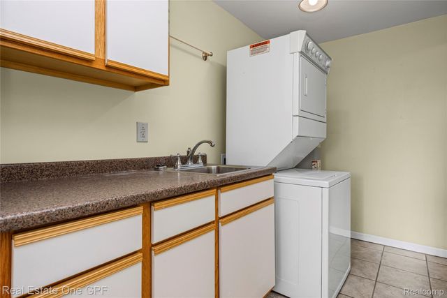 5871 Manor Drive, Fort Gratiot Charter Township, MI 48059