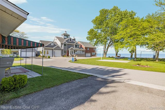 5871 Manor Drive, Fort Gratiot Charter Township, MI 48059