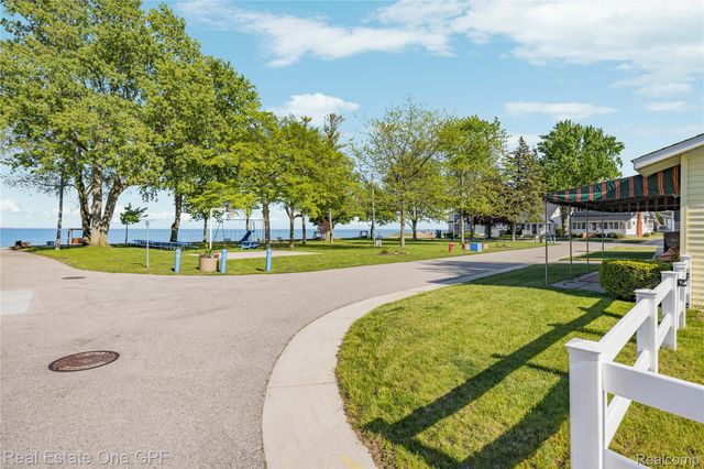 5871 Manor Drive, Fort Gratiot Charter Township, MI 48059