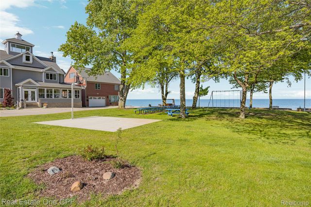 5871 Manor Drive, Fort Gratiot Charter Township, MI 48059
