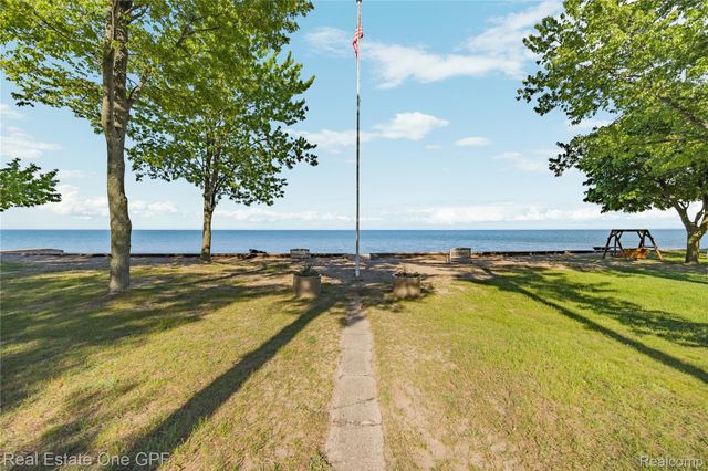 5871 Manor Drive, Fort Gratiot Charter Township, MI 48059