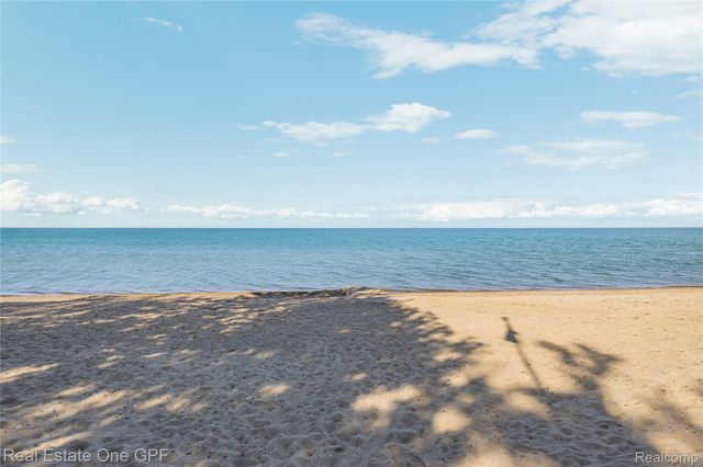5871 Manor Drive, Fort Gratiot Charter Township, MI 48059