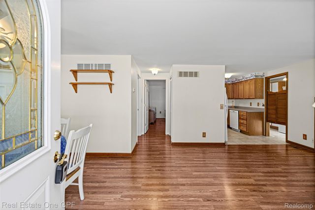 5871 Manor Drive, Fort Gratiot Charter Township, MI 48059